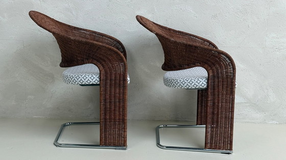 Image 1 of Deux magnifiques chaises design en rotin avec piètement chromé