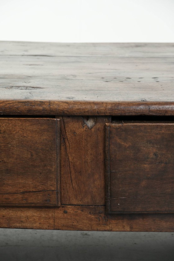 Image 1 of Großer antiker Couchtisch aus südeuropäischem Kastanienholz aus dem 18. Jahrhundert mit wunderschöner Patina