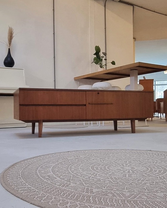 Image 1 of Credenza bassa di metà secolo