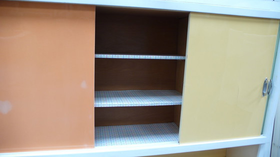 Image 1 of 50er Küchenschrank mit Schiebetüren + Schubladen in bunten Farben, Vollholz, original Zustand