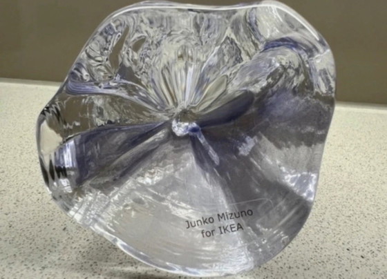 Image 1 of Evento artistico Ikea 2018, statuetta in vetro "Notturna" di Junko Mizuno.
