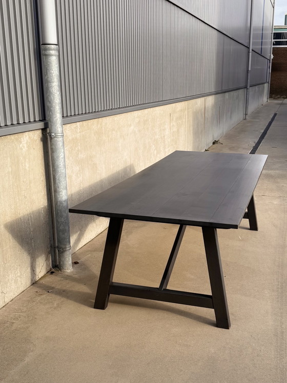 Image 1 of VAN ROSSUM Massivholztisch aus schwarz geölter Eiche, 260 x 100 cm, minimalistisch und langlebig