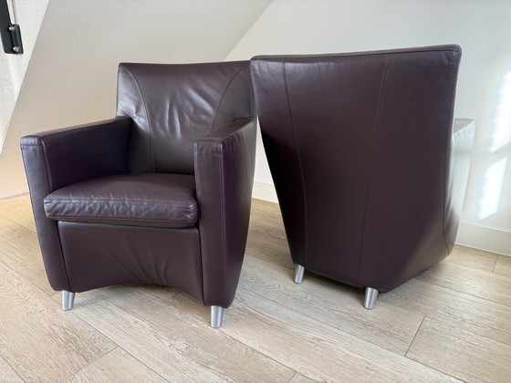 Image 1 of 2 sillones Leolux Dolcinea tapizados en piel color pluma/púrpura