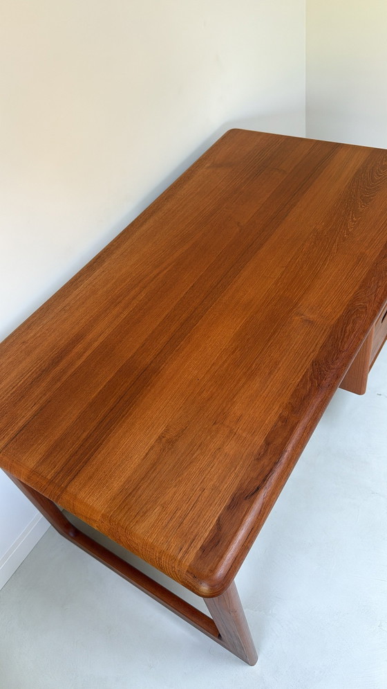 Image 1 of Vintage Deens designbureau gemaakt van teak hout door Dyrlund