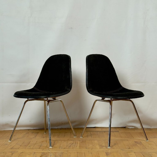 Vintage Herman Miller DSX Fiberglass Chair by Ray & Charles Eames, 1971 — Mid-Century Modern Icon, Black Upholstery