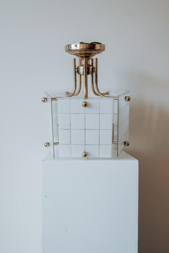 Image 1 of Messing plafondlamp met geruite glazen panelen, jaren 80
