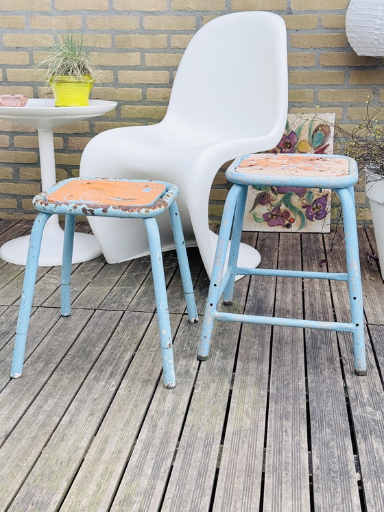 Image 1 of 2 tabourets anciens en métal vintage