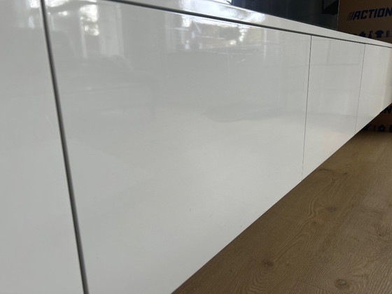 Mobile TV sospeso bianco lucido – Ramakers Interieurprojecten, Mobili TV, Legno, MDF (photo 5 of 5)