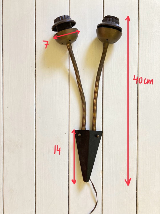 Image 1 of Lampada da parete anni '50 con 2 molle di flessione e paralumi in vetro dipinto a mano