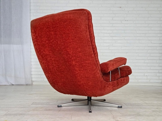 Image 1 of Fauteuil pivotant suédois des années 1970, de la marque Ulferts Sweden, en velours.