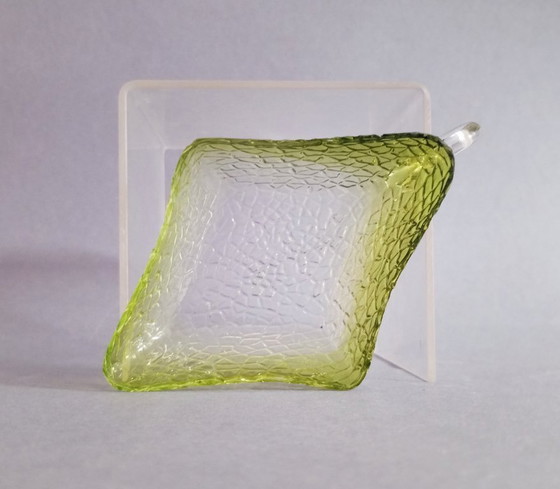 Image 1 of Kralik art-deco/jugendstil emerald crystal martele-decorated serving bowl with handle, 1910s