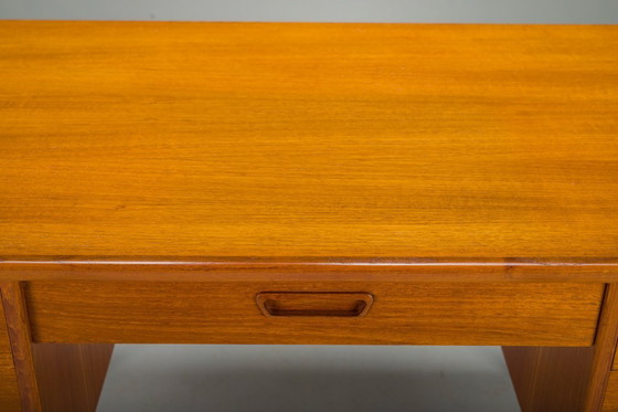 Image 1 of Mid-Century Modern Dänischer Teakholz-Schreibtisch, 1960er Jahre