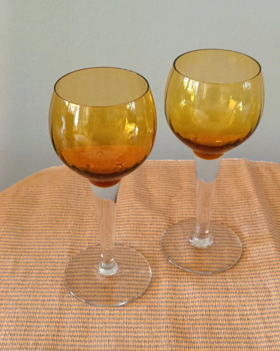 Image 1 of Amberkleurig vintage wijnglas op steel 