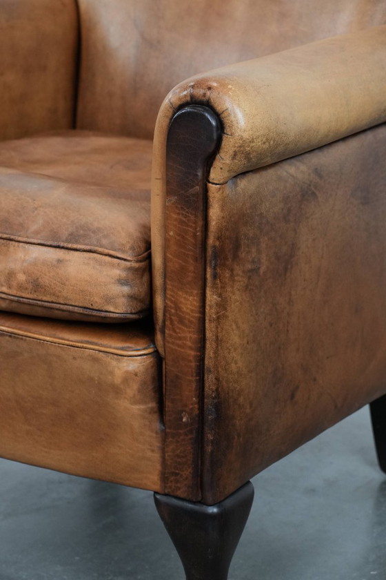Image 1 of Subtiele vintage schapenleren fauteuil/ armchair met een mooie lichte kleur en sierlijke pootjes