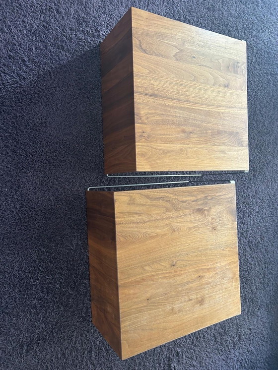 Image 1 of 2x mesa auxiliar nogal macizo con acero inoxidable