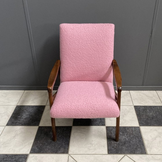 Roze Fauteuil van Jiri Jiroutek jaren 60 opnieuw bekleed in Bouclé Roze – Textile, Wood, Vintage (photo 12 of 14)