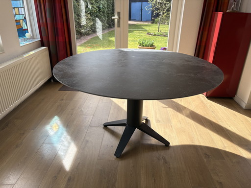 Carve Bert Plantagie dining table round 140 cm