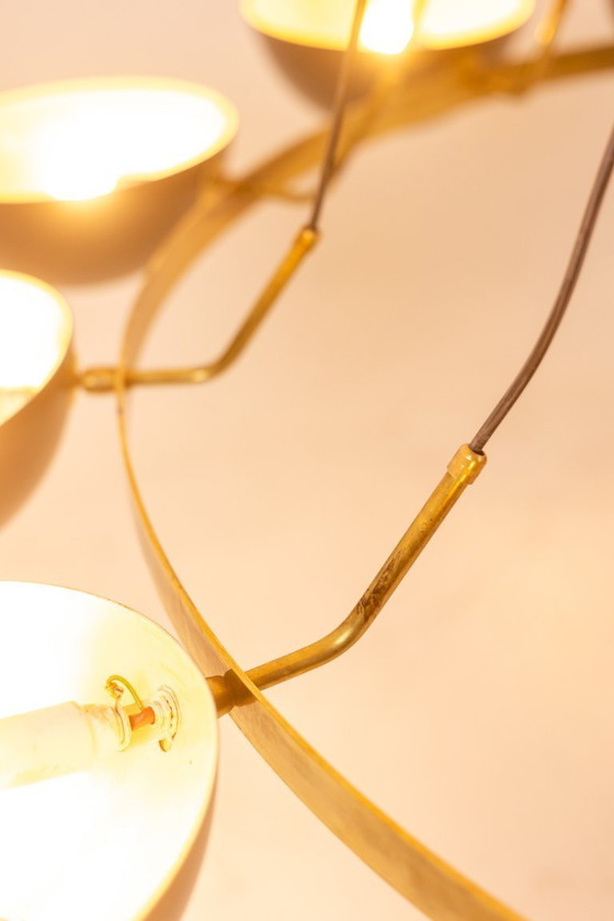 Image 1 of Lampadario a 12 luci in ottone patinato e metallo laccato nero. Contemporaneo