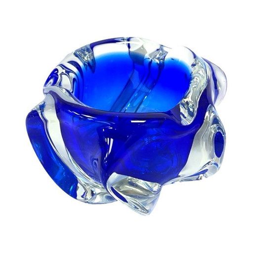 Chřibská Sklarna Cecoslovacchia anni '70 posacenere artistico a forma libera, vetro cobalto