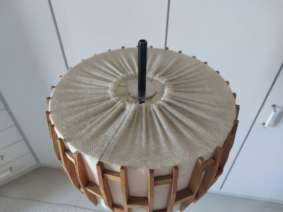 Piccola e rara lampada da terra Temde, anni '60, elementi in legno, paralume in tessuto, vintage (photo 4 of 7)