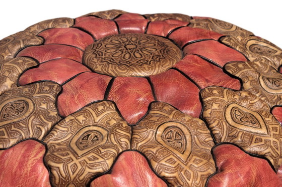 Puf de Cuero Marroquí con Diseño Étnico – Reposapiés y pufs, Leather (photo 3 of 6)