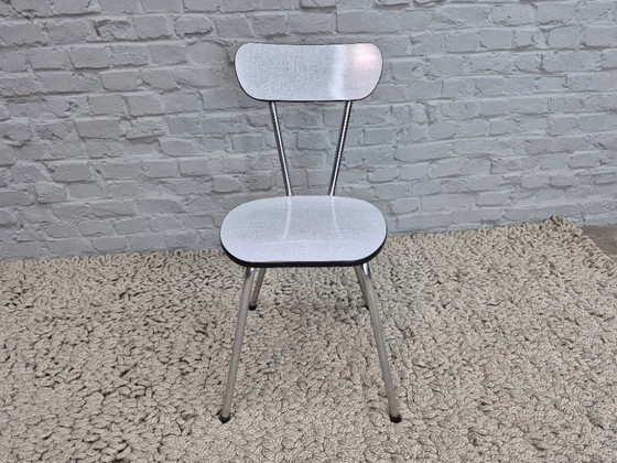 Set di 3 sedie da cucina di design vintage di Brabantia, Formica striata bianca, Paesi Bassi, anni '60 (photo 8 of 11)