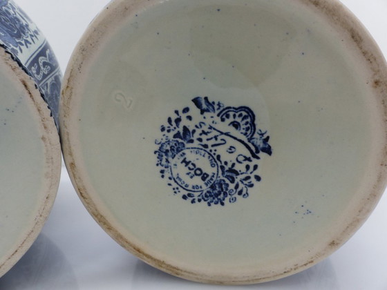 Image 1 of Large pair of blue and white Delft covered pots, floral decoration, 18th-century style