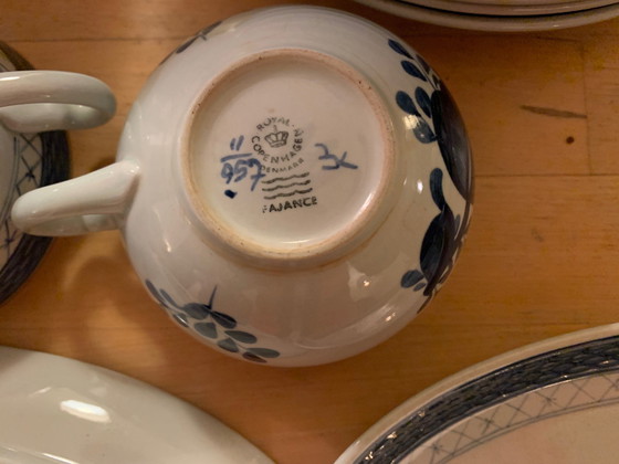 Image 1 of Porcelein Servies Uit Denemarken. Fajance Royal Copenhagen. Keramiek. Blue Rose Pattern. Blue Latin Trim. Scandinavisch Aardewer