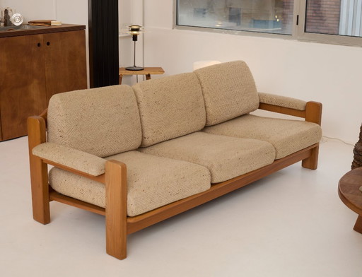 Divano vintage a 3 posti in olmo massello, Maison Regain, circa 1970/80
