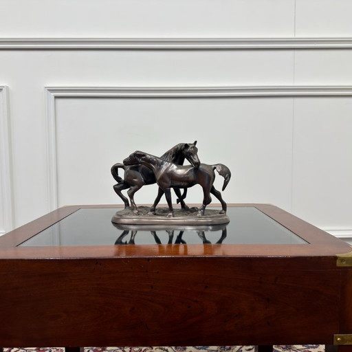 Scultura in bronzo di due cavalli