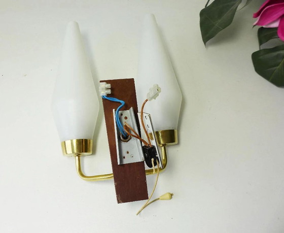 Image 1 of Applique murale scandinave - Applique vintage à 2 bras années 50-70 - Verre opale et teck