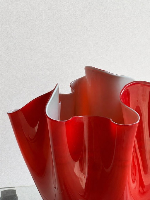 Grand vase Venini "Fazzoletto" en verre de Murano par Bianconi - Rosso Lattimo (2003)