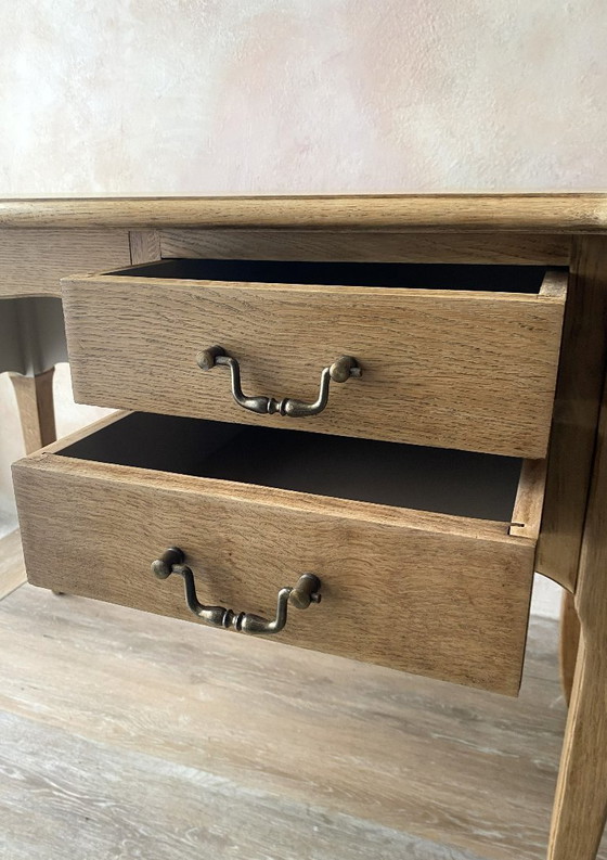 Image 1 of Bureau vintage en chêne 2 tiroirs rénové - Bois miel et beige doux