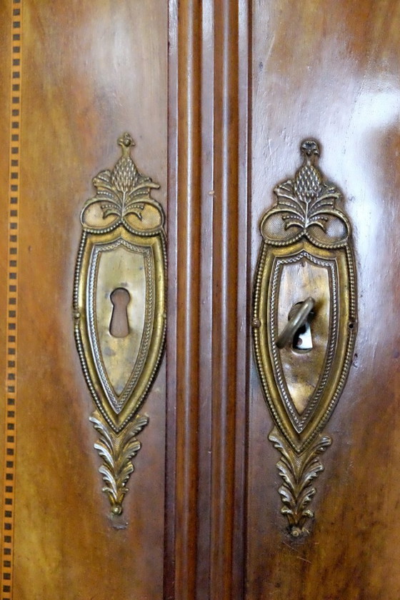 Image 1 of Prachtige 18de eeuwse hoekkast in mahoniehout 