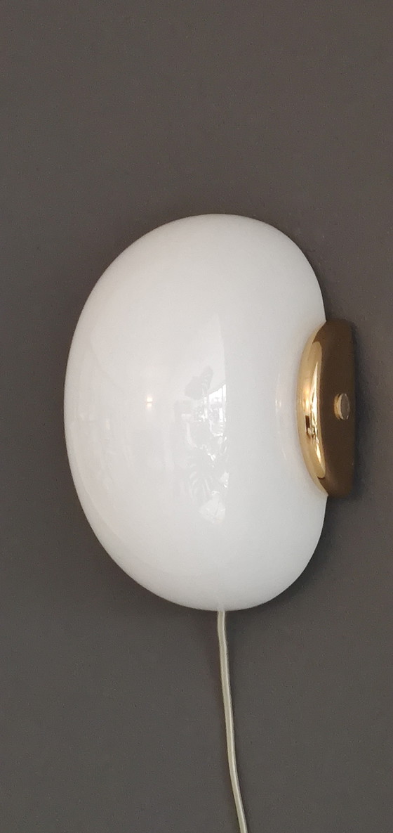 Image 1 of Vintage Vetri Murano Wandlamp, Hollywood Regency Stijl, Gelaagd Opaalglas met Messing, Jaren '70