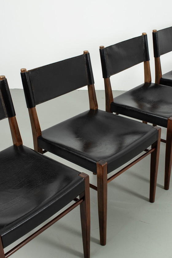 Image 1 of Ensemble de 5 chaises vintage en cuir robuste