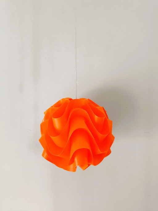 Lampada a sospensione arancione pop anni '70