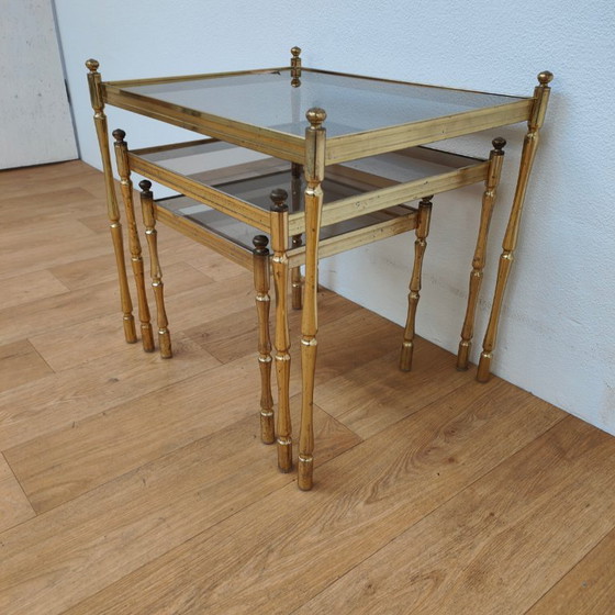 Image 1 of Tables gigognes de style Régence, imitation bambou, style Hollywood vintage.