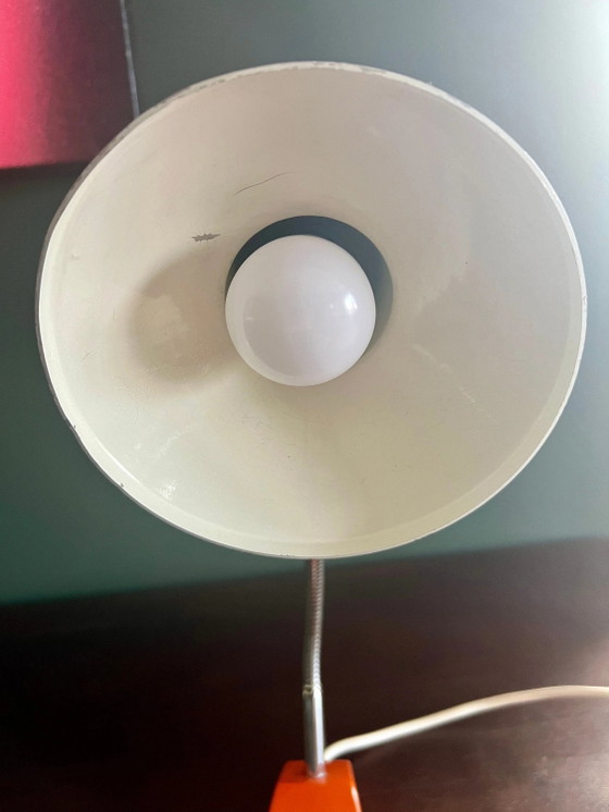 Original Mid Century SIS Table Lamp, 1960s/70s, Witch's Hat Gooseneck Lamp in Vibrant Orange. – Chrome (photo 7 of 7)