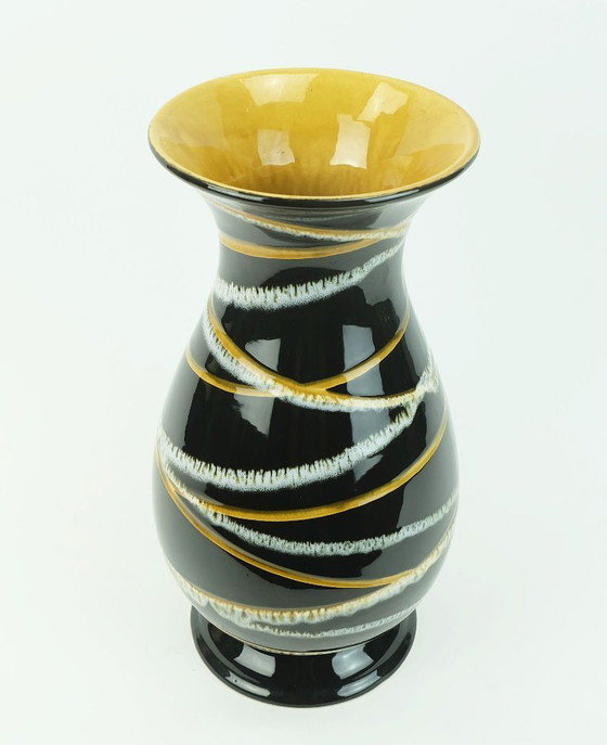 Image 1 of vaso tedesco occidentale anni '50 scheurich modello 215-33 decorazione a righe nero ocra e bianco