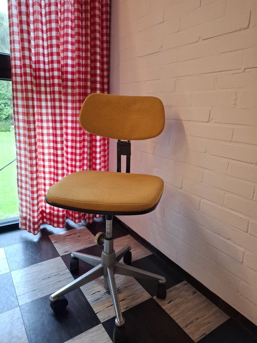 Chaise de bureau ocre Ahrend de Cirkel