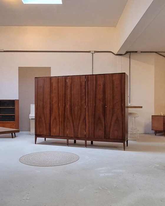 Image 1 of guardaroba di metà secolo