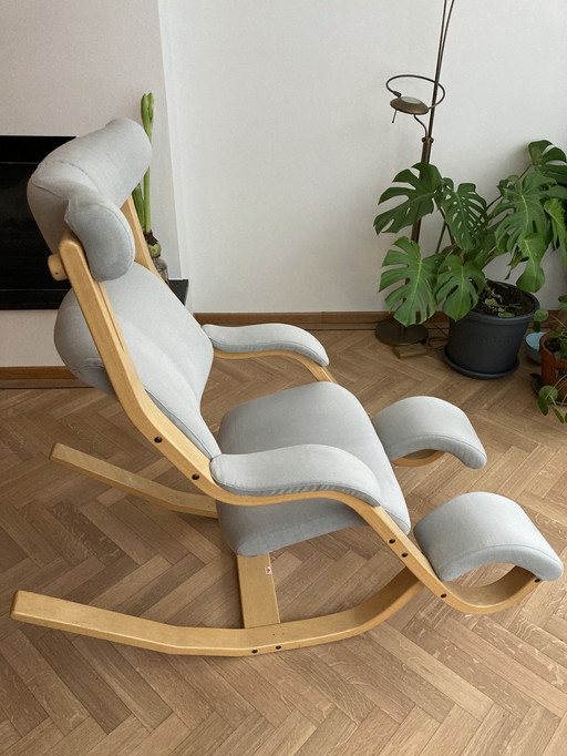 Chaise d'équilibre par gravité Stokke