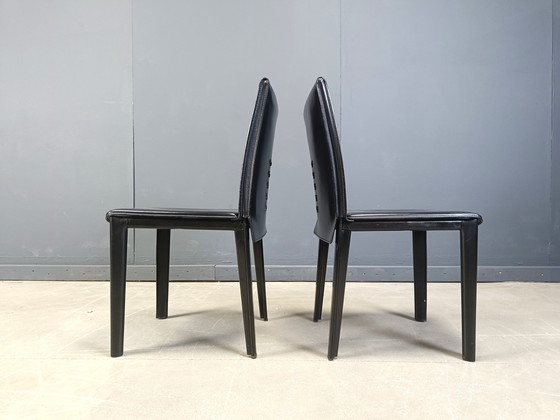Image 1 of Chaises de salle à manger en cuir noir par Arper Italie, 1980 - ensemble de 6