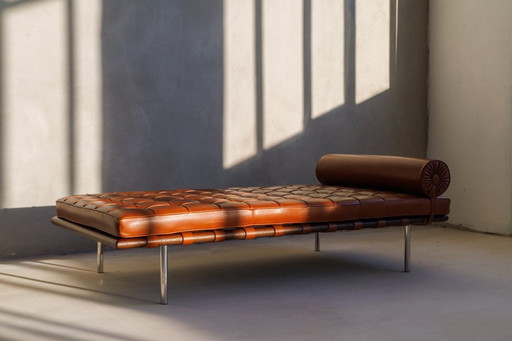 Barcelona ligbed van Mies van der Rohe voor Knoll - Cognac leer