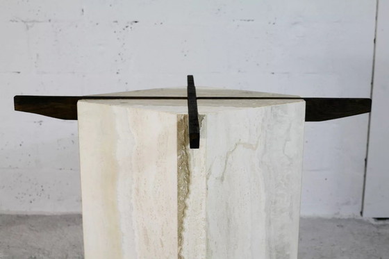 Image 1 of Mesa de salón, base de piedra y tablero elíptico de cristal ahumado