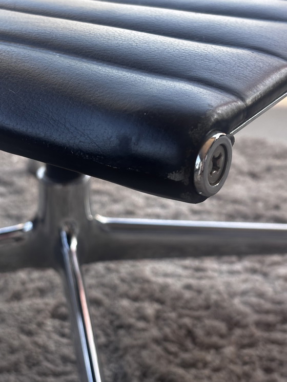 Image 1 of Vitra Eames EA124 y EA125 Cuero y cromo
