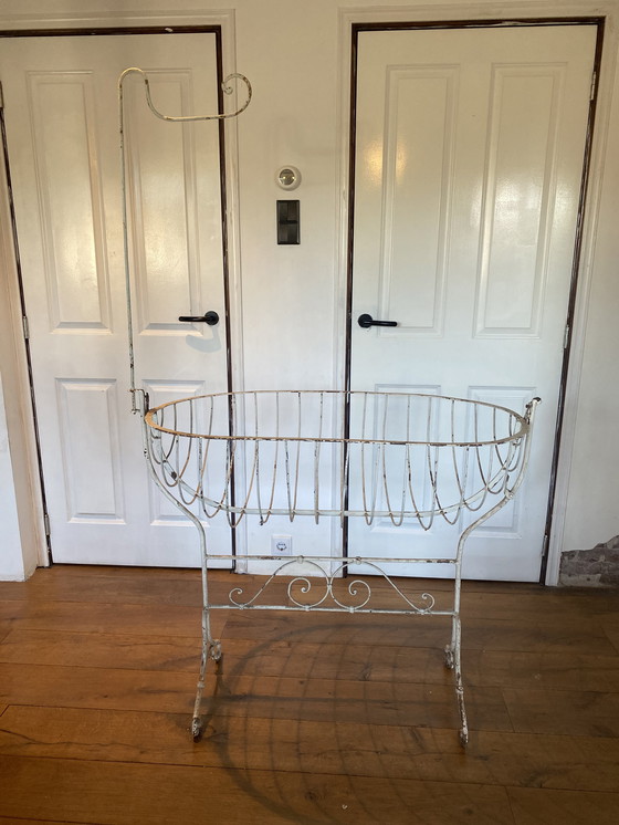 Image 1 of Antiek wiegje metaal