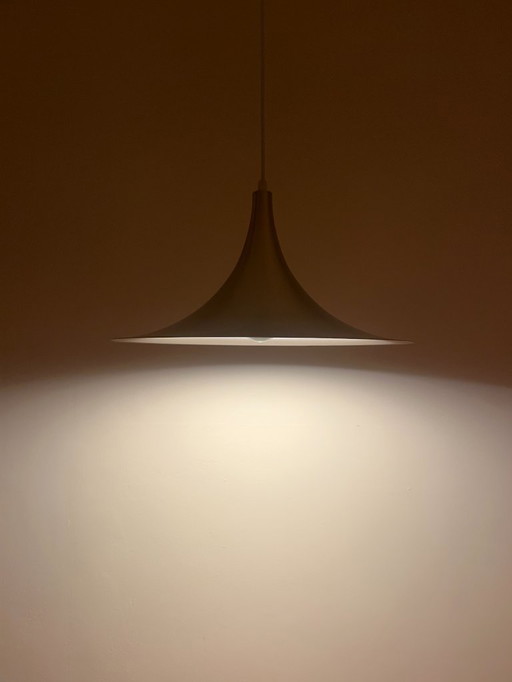 Style semi-pendulaire vintage allemand de la RDA - également connu sous le nom d'électrique