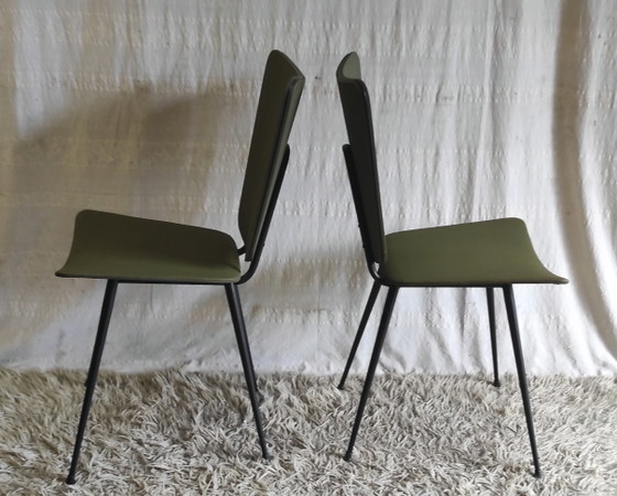 Image 1 of Set aus 4 modernistischen Stühlen aus schwarzem Metall mit grünem Bezug - 1950er Jahre